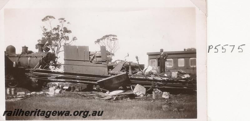 P05575
Collision, ES class 336, Mount Kokeby, GSR line, No.6 passenger ran into No.8 Albany to Perth, loco under remains of ZJ class 360
