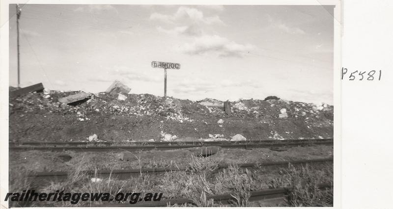 P05581
Station sign, remains of platform as rubble,  Bardoc, KL line
