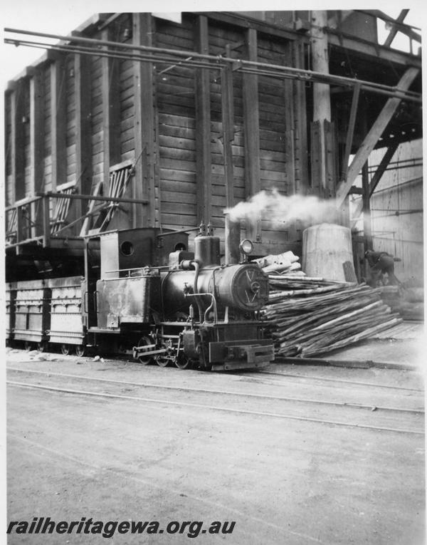 P05589
Krauss loco, Great Boulder Mine, Kalgoorlie, hauling skips at loading bin 
