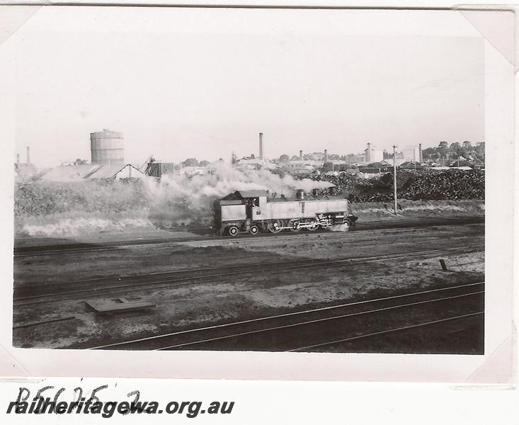 P05625
Visit by the Vic Div of the ARHS, DD class 600, East Perth loco depot, side view
