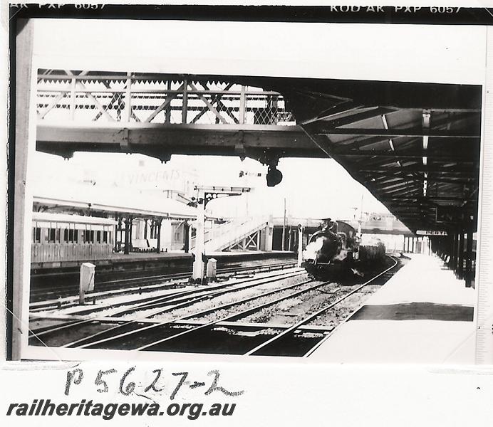 P05627
Visit by the Vic Div of the ARHS, ES class 325, Perth Station
