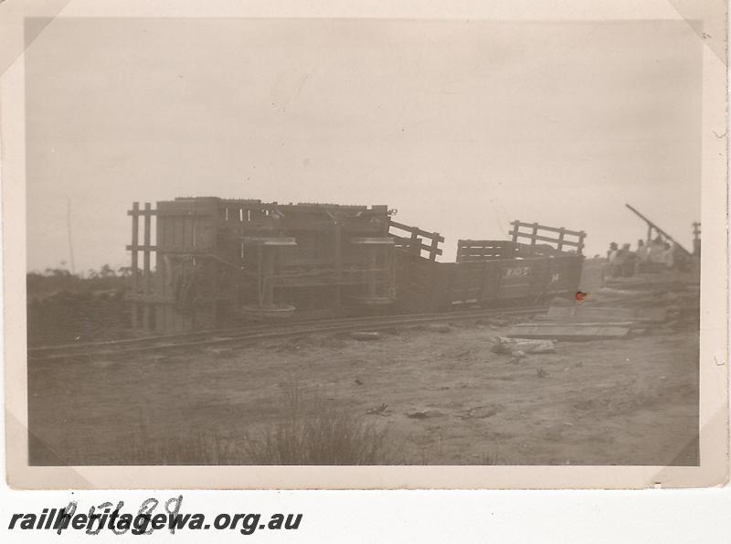 P05689
WA Goldfields Firewood Co. derailment at Kurrawang.
