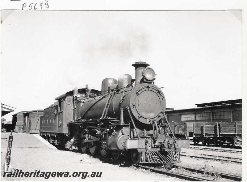 P05698
MRWA loco C class 15, Watheroo, MR line, goods train, L class wagon in background.
