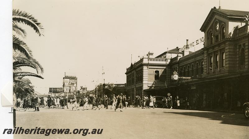 P05801
Perth Station, street side, looking west.
