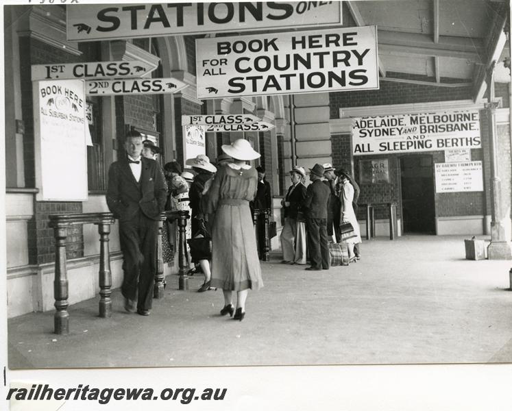 P05802
Perth Station, booking area at the station front 
