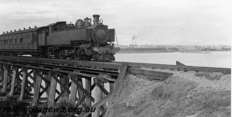 P05899
DD class 596, leaving the 