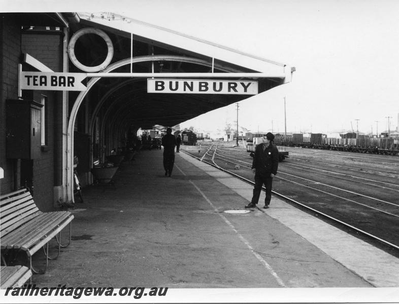 P05924
Platform, Bunbury Station
