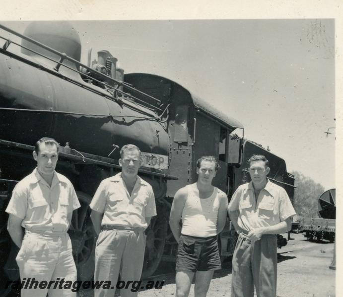 P06018
L class 483, Mullewa, NR line, the last L class to leave the North, ex Cue, enroute south, WAGR employees in front of loco
