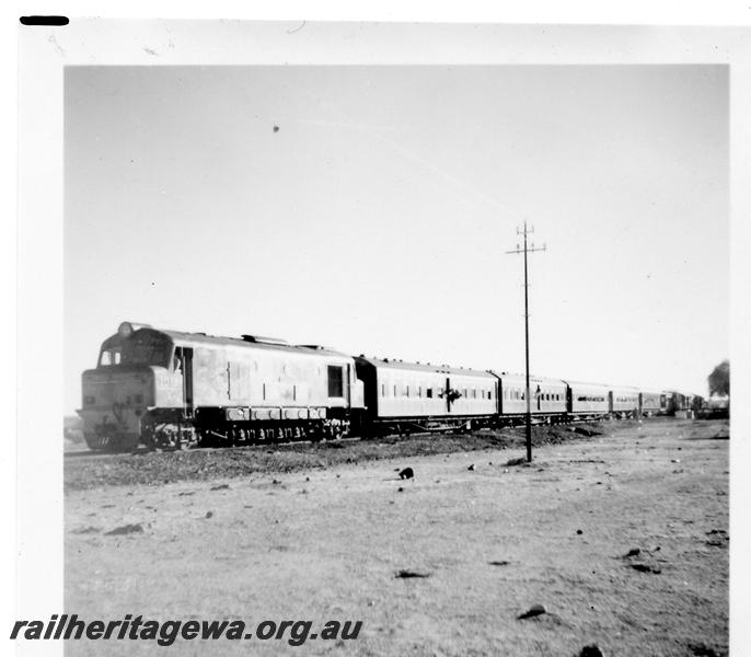 P06029
X class on Wiluna Passenger, Wurarga, NR line, beginning of school holidays
