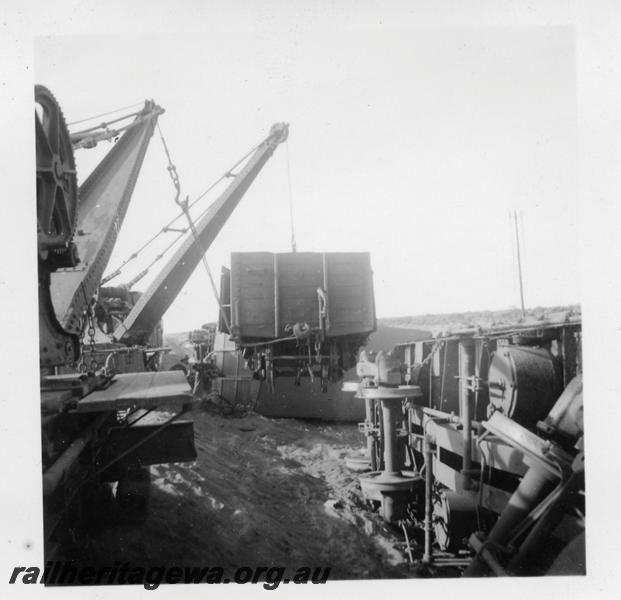 P06038
Breakdown cranes lifting a GE class wagon, derailment between Austin and Moyagee, NR line
