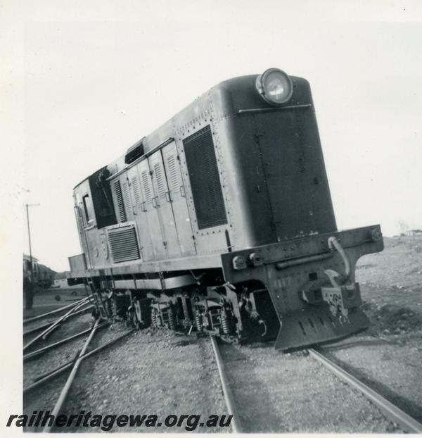 P06051
2 of 3 views of Y class 1117 derailed at west end of Mullewa yard, NR line, side and front view
