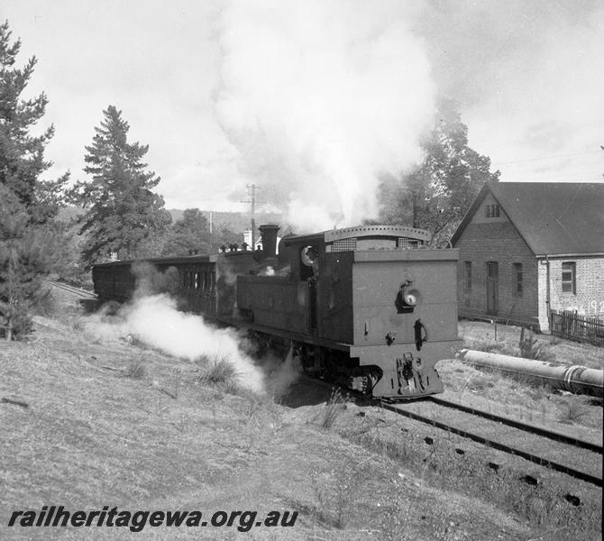 P06056
N class 26, Karda-Mordo, MW line, Up passenger arriving.
