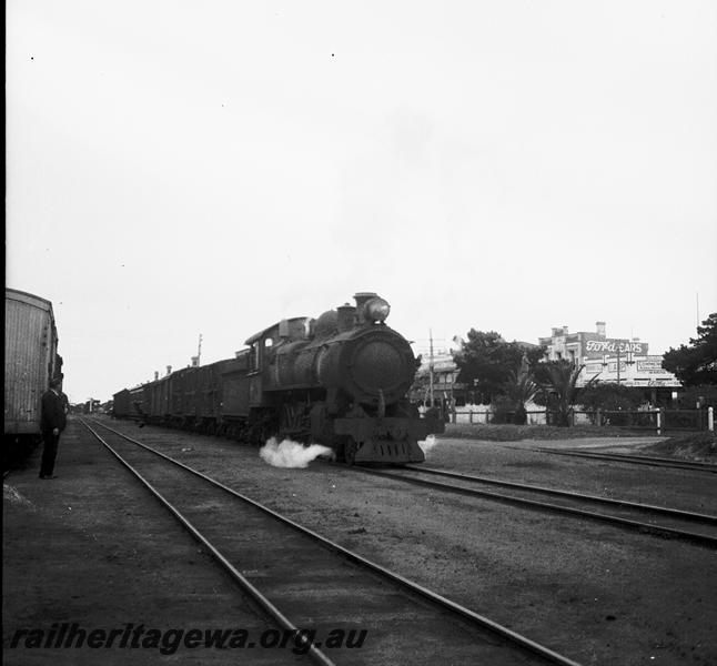 P06076
E class, Katanning, GSR line, on mixed train for Wagin.
