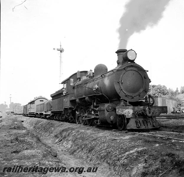 P06077
F class 402, Chidlow, ER line, departing with goods train
