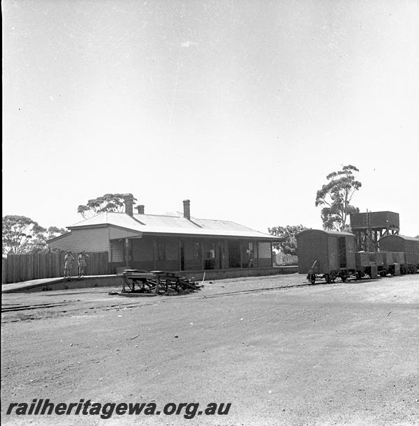 P06083
MRWA Station building, Moora, MR line, track side view
