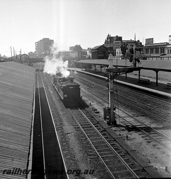 P06094
Perth Station. Looking east from footbridge.
