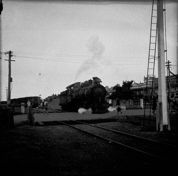 P06104
E class, Katanning, GSR line, looking south, shunting
