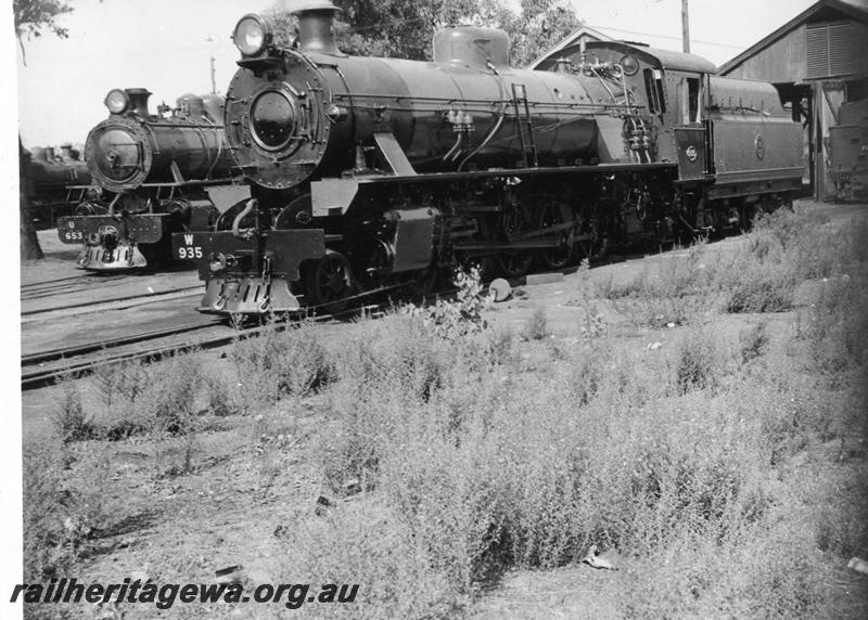 P06142
W class 935, U class 653, Midland Loco depot, front and side view
