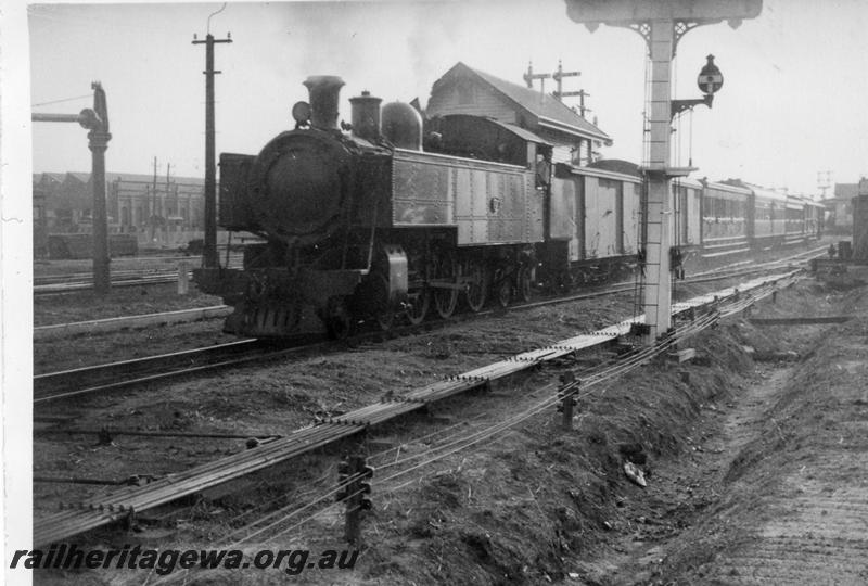 P06144
DM class 587, Midland Junction station with MRWA passenger train to Walkaway, 
