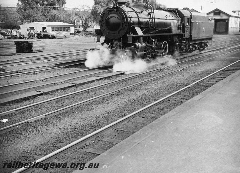 P06149
V class 1201, Midland Junction station yard, recently 