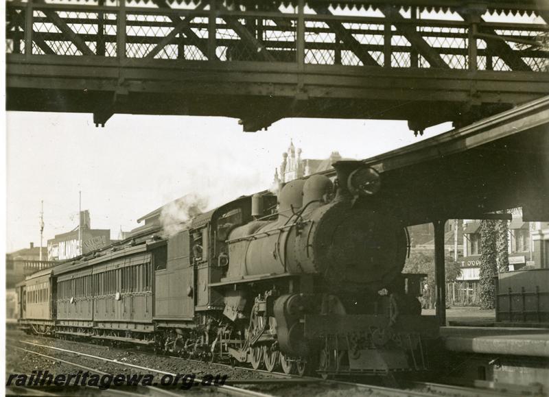 P06161
P class, Perth Station, arriving with a passenger train.
