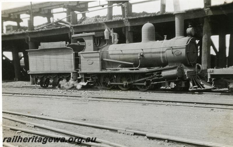 P06191
G class 64, elevated coaling stage, Kalgoorlie, side view
