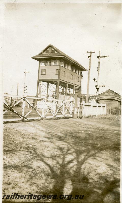 P06196
Signal box, East Perth
