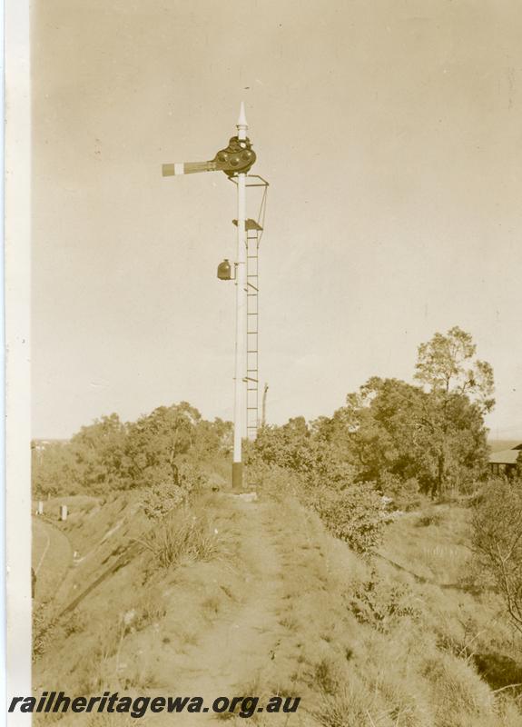 P06204
Signal, upper quadrant automatic, Swan View, ER line, full description on rear of photo
