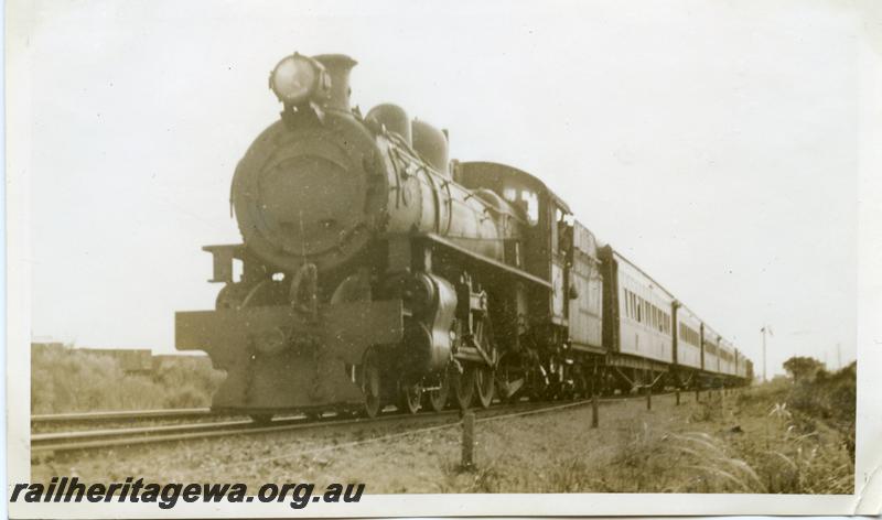 P06244
P class hauling No.86 passenger, between Bassendean and Bayswater
