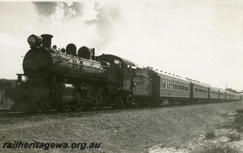 P06253
P class loco on No.84 passenger, Maylands
