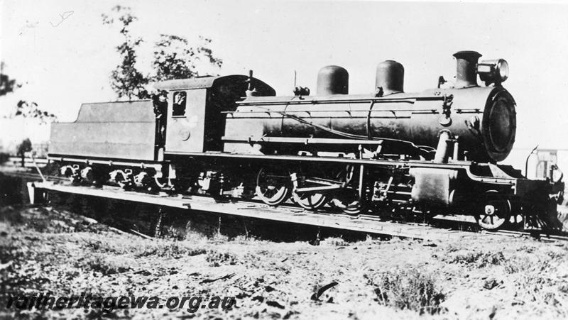 P06284
MRWA A class 27, on turntable, side and front view
