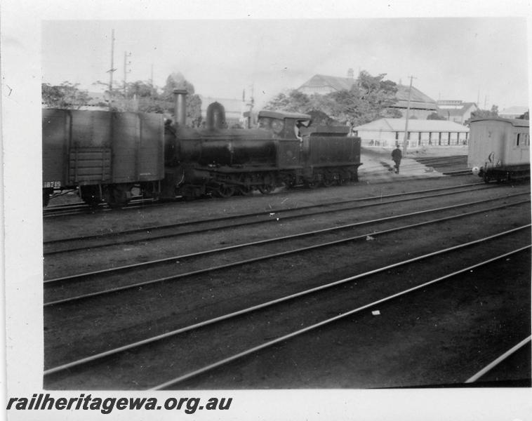 P06303
G class 67, Midland Junction, shunting a GH class wagon
