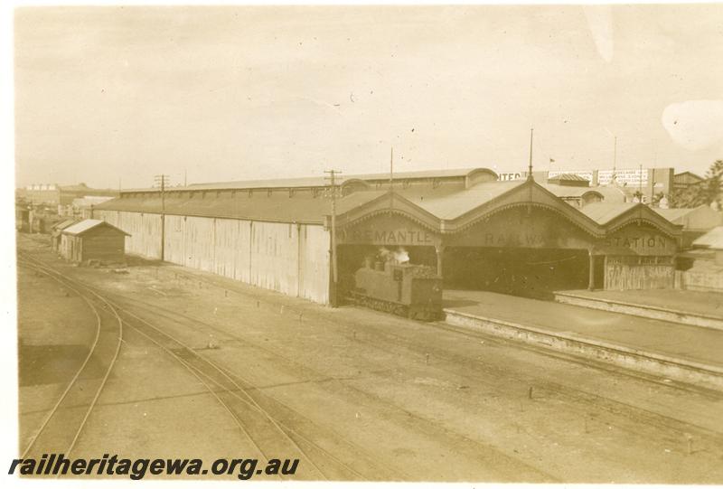 P06306
Station buildings, Fremantle, showing overall roof from west end. K class at entrance
