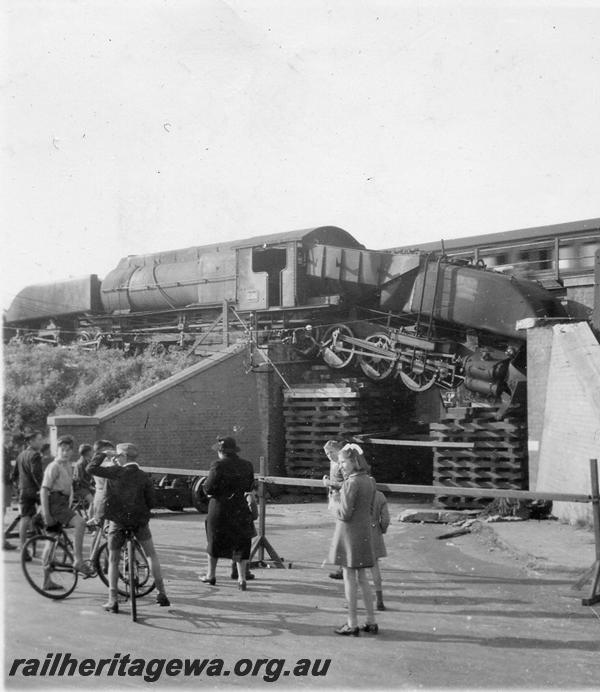 P06310
ASG class 26 Garratt, derailed and hanging over the Davies Street subway, Claremont, view looking towards loco.
