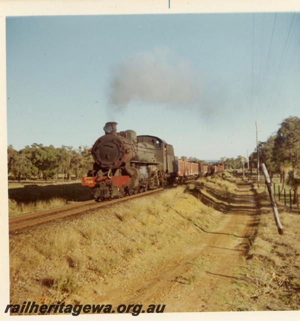 P06367
PMR class 724, near Byford, SWR line, with No.44 goods for Perth
