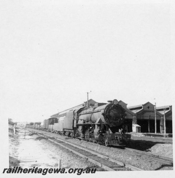 P06382
V class 1215, East Perth, on No.24 goods train
