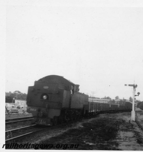 P06392
DM class 583, approaching Claremont, on Perth bound goods train
