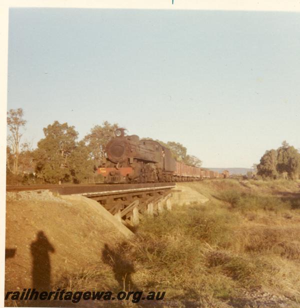 P06394
PMR class 724, trestle bridge, near Beckenham, SWR line, goods train for Perth
