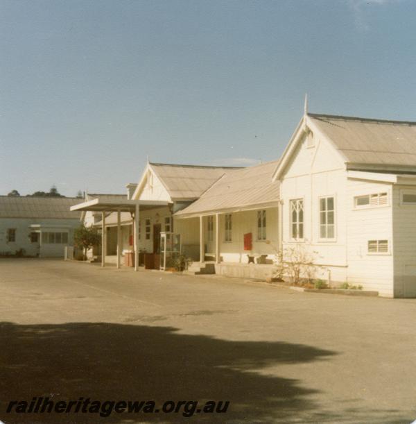 P06423
Station building, Albany, street side view
