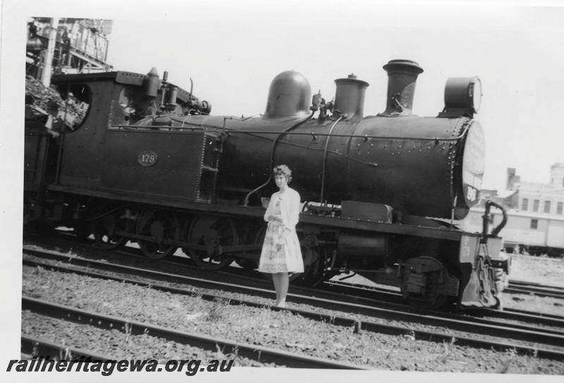 P06546
OA class 179, Perth, ARHS tour to Kwinana, side and front view of loco only.
