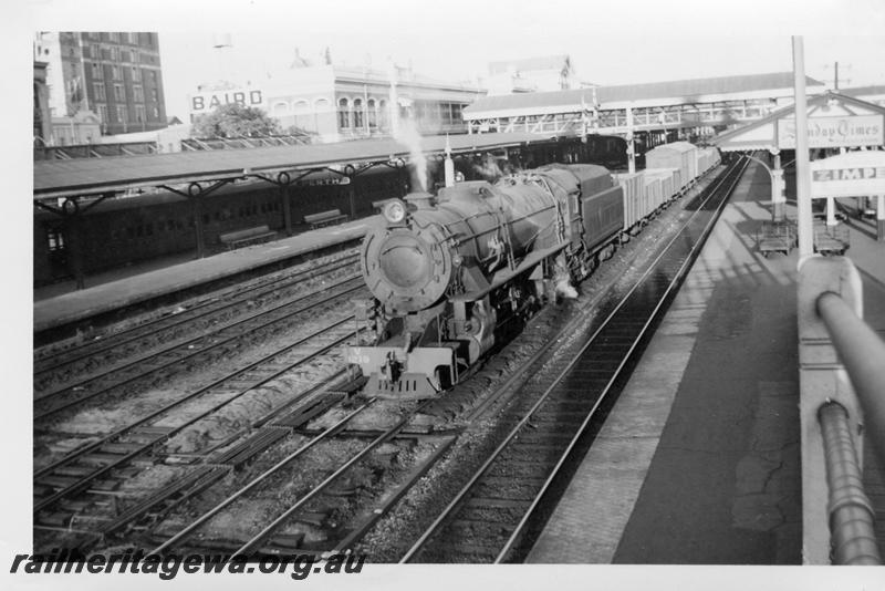 P06561
V class 1219, Perth Station, on train heading east
