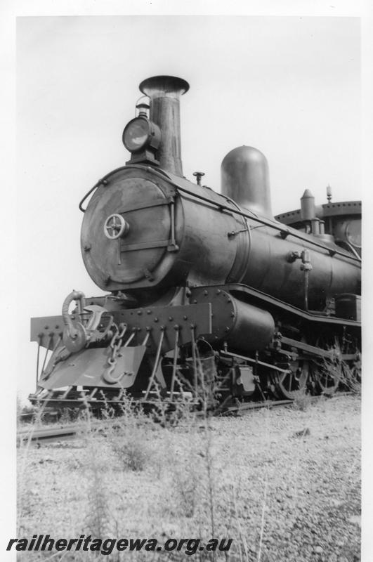 P06584
Millars loco No.58, front and side view of front of loco, halfway between Jarrahdale and Mundijong
