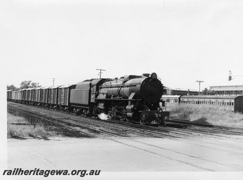 P06596
V class 1213, Midland Junction, goods train
