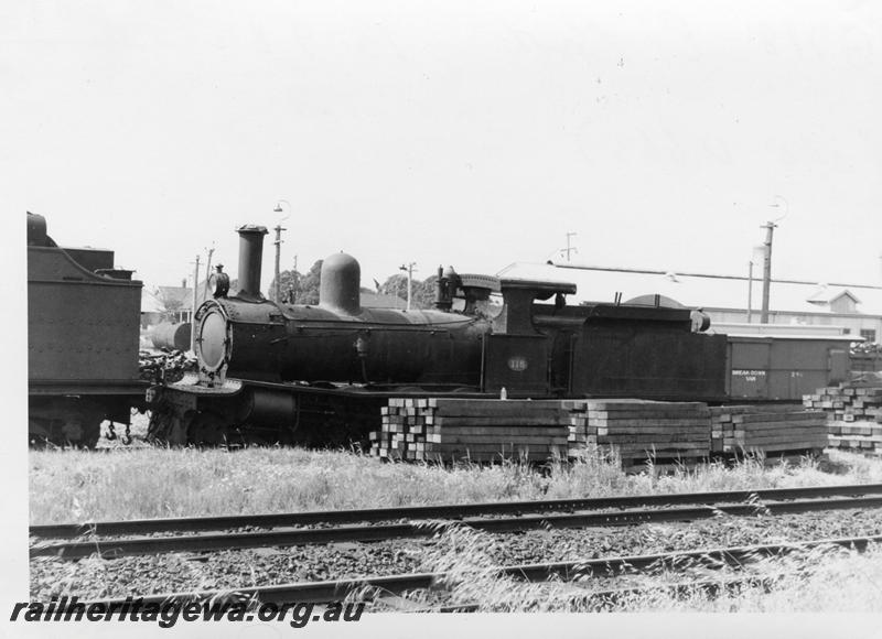 P06601
G class 118, East Perth loco depot, side view, Z class van with clerestory roof, labelled 