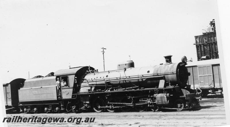 P06606
W class 925, yard, Bunbury, side and front view
