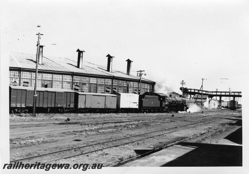 P06608
W class 958, roundhouse, Bunbury, goods train, departing for Boyup Brook
