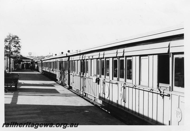 P06610
AA class 217, Bunbury Station, lead carriage on special passenger train for Perth.
