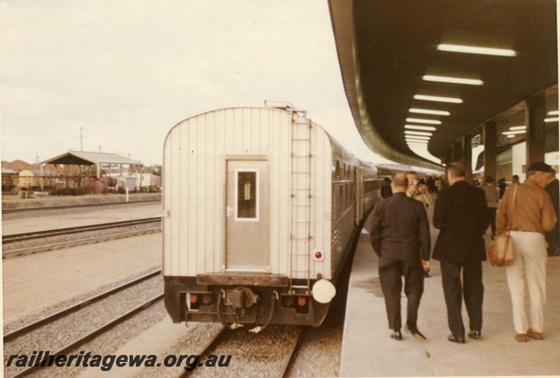 P06629
L class 268, East Perth Terminal, first standard gauge train from Pt. Pirie, end of train
