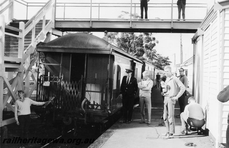 P06643
Z class 9, footbridge, Armadale, SWR line, on ARHS 