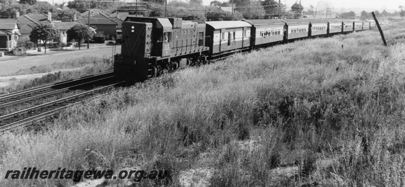 P06652
A class 1512, Mount Lawley, heading No.85, 